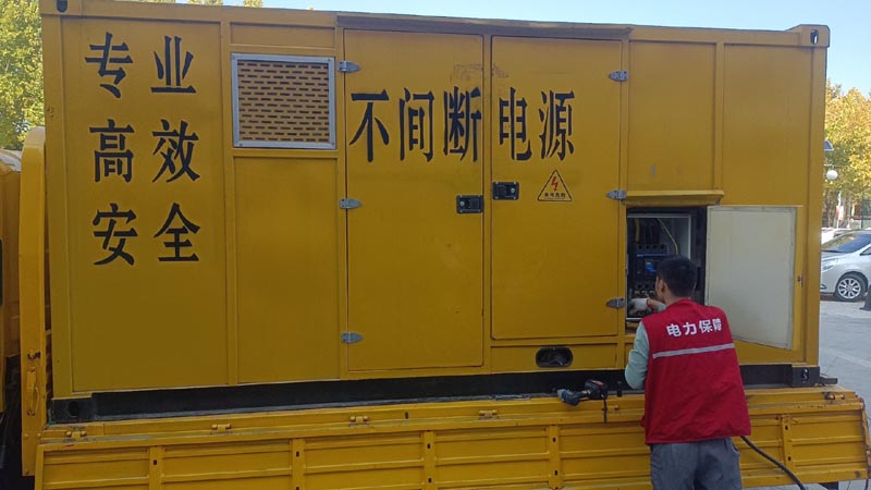 工农柴油发电机组和UPS电源配合使用时，如何避免切换过程中的电力中断？