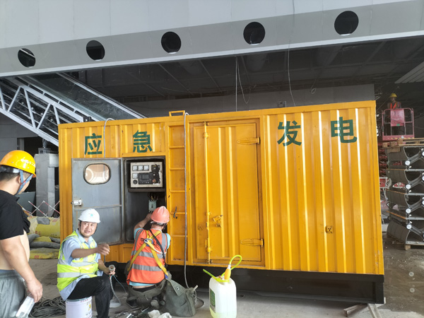 工农怎样判断空气滤清器是否需要更换？